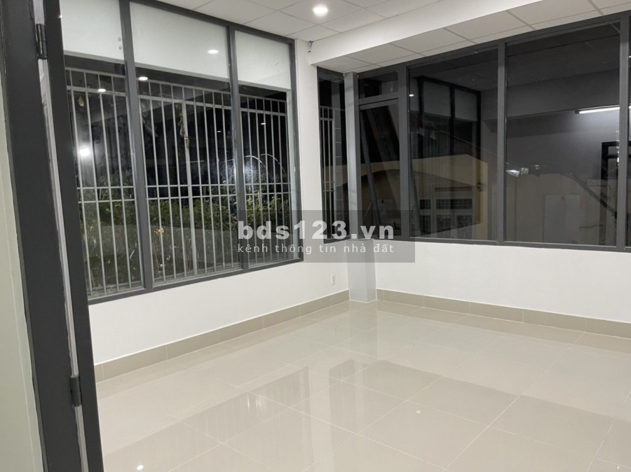 Cho thuê nhà MT Lê Văn Sỹ, Tân Bình. 7x25m trệt 2 lầu trống suốt, kinh doanh tự do