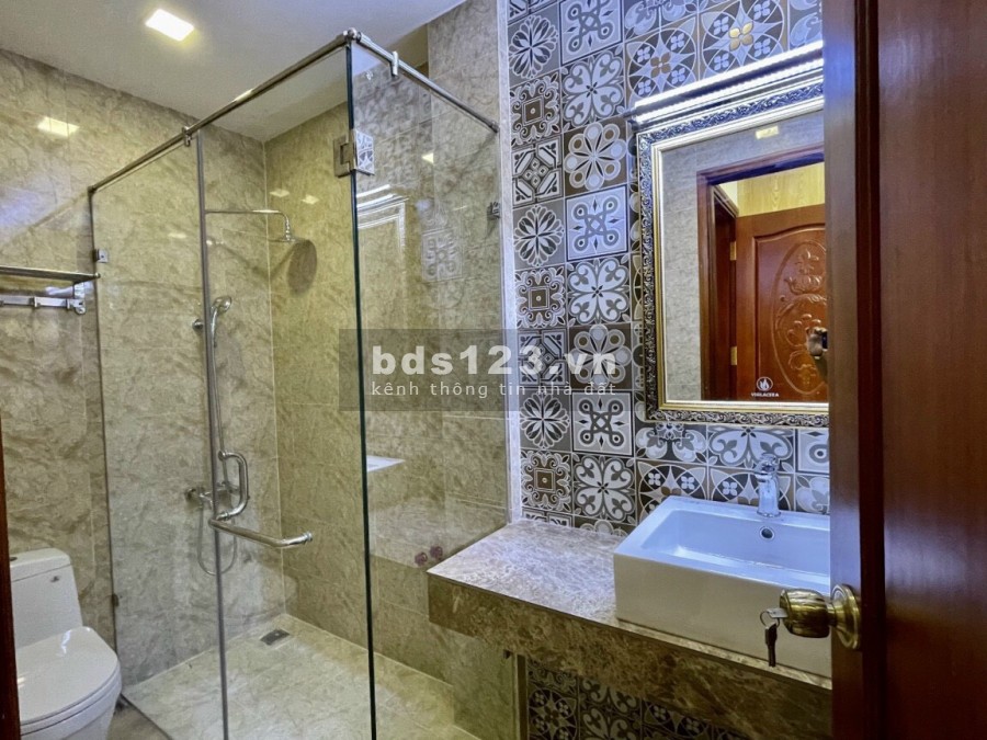 Bán nhà nguyên căn chính chủ còn mới kết cấu 1 trệt 3 lầu 80m2 Huỳnh Tấn phát