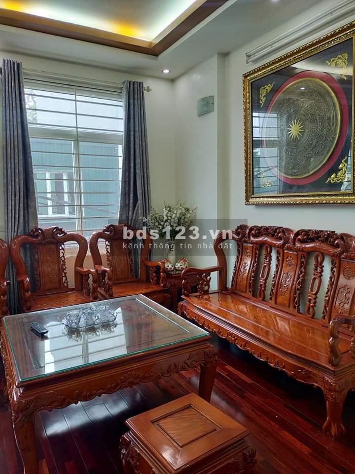 Bán nhà ngõ 135 Nguyễn Văn Cừ, Quận Long Biên, Hà Nội, ô tô vào, sổ đỏ căng đét