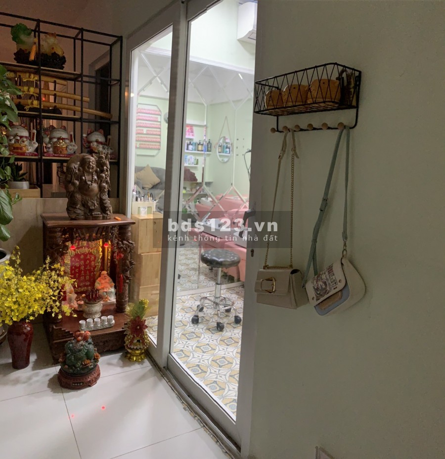 Bán căn hộ 65m2 có sổ hồng, có nội thất, giá chỉ 2,2 tỷ, hỗ trợ ngân hàng 1,8 tỷ