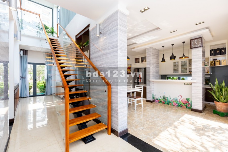 Biệt Thự RoBy 5 chính chủ cần bán để đi định cư Châu Au tặng Nội thất trị giá 4 tỷ đồng. Lh 0775934708