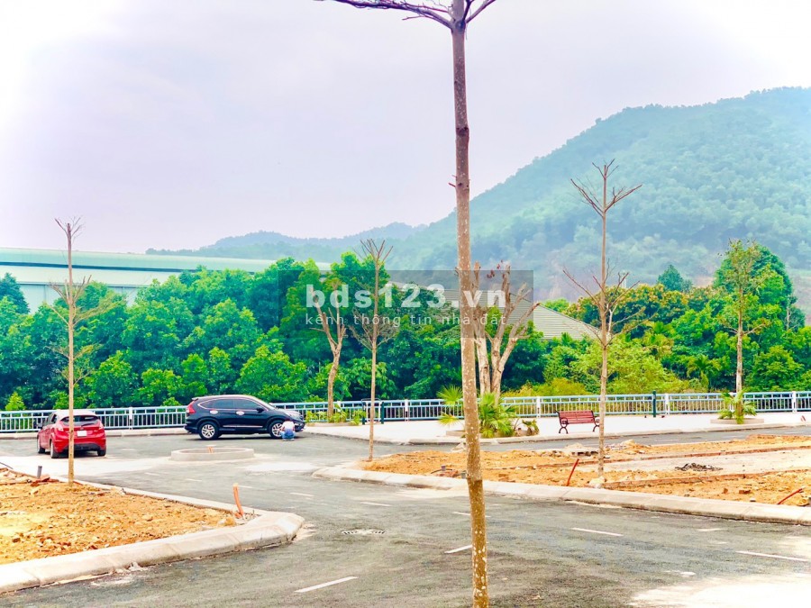 Duy nhất 1 lô nằm trên trục đường bãi dài rộng 50m, đối diện khu C xanh vilas