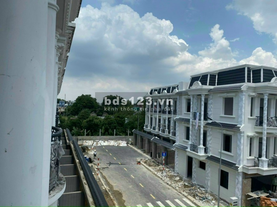 Bán Nhà Phố Mặt Tiền Đường Nguyễn Thị Khắp phường Tân Đông Hiệp thành phố Dĩ An