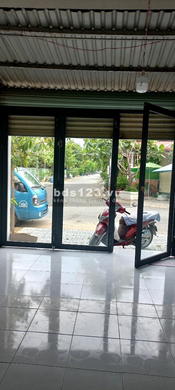 Nhà nguyên căn còn mới hỗ trợ hợp đồng lâu dài, thích hợp làm văn phòng, lhcc