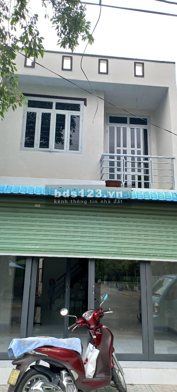 Nhà nguyên căn còn mới hỗ trợ hợp đồng lâu dài, thích hợp làm văn phòng, lhcc