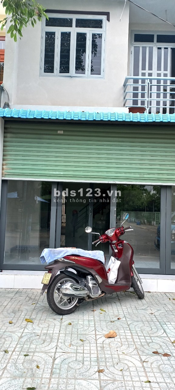 Nhà nguyên căn còn mới hỗ trợ hợp đồng lâu dài, thích hợp làm văn phòng, lhcc