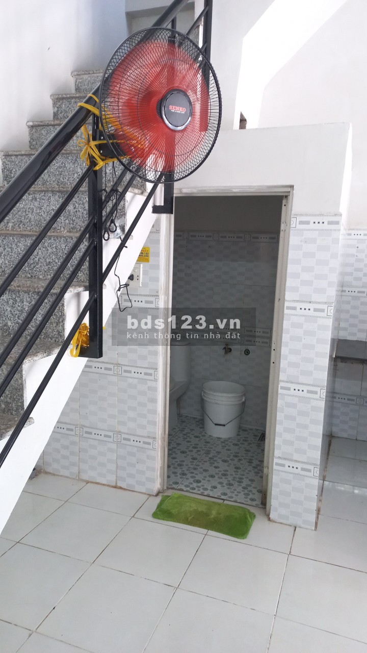 Nhà nguyên căn còn mới hỗ trợ hợp đồng lâu dài, thích hợp làm văn phòng, lhcc