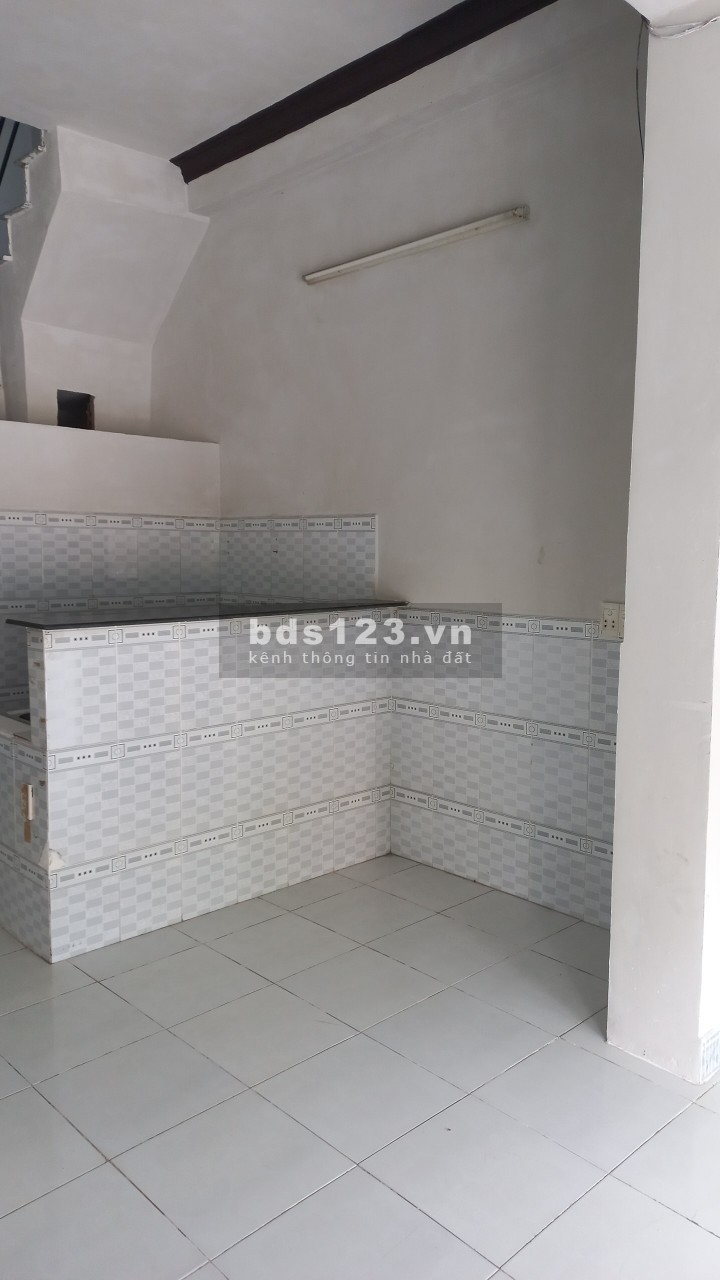 Nhà nguyên căn còn mới hỗ trợ hợp đồng lâu dài, thích hợp làm văn phòng, lhcc