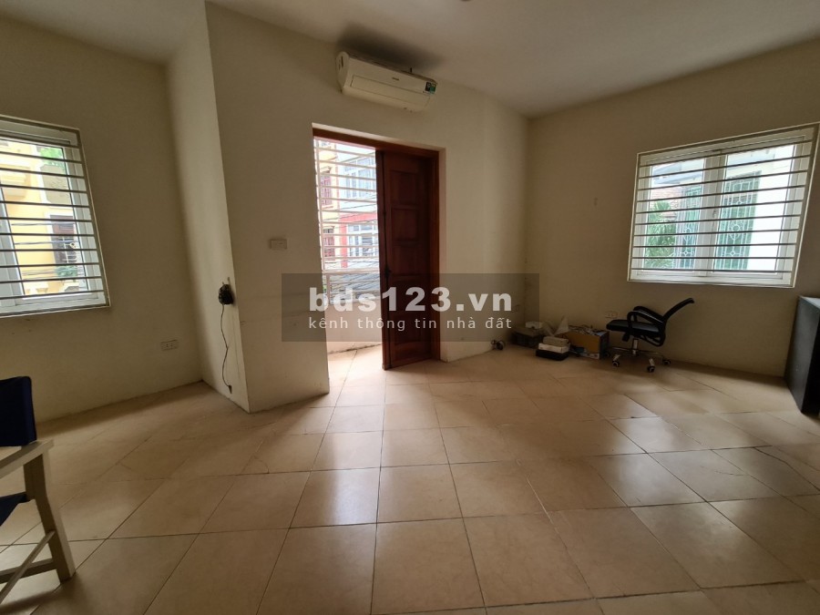 Cho thuê nhà riêng phố Đặng Thùy Trâm: DT50mx4 tầng, lô góc, ô tô vào nhà, giá 16tr