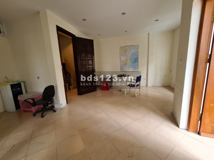 Cho thuê nhà riêng phố Đặng Thùy Trâm: DT50mx4 tầng, lô góc, ô tô vào nhà, giá 16tr