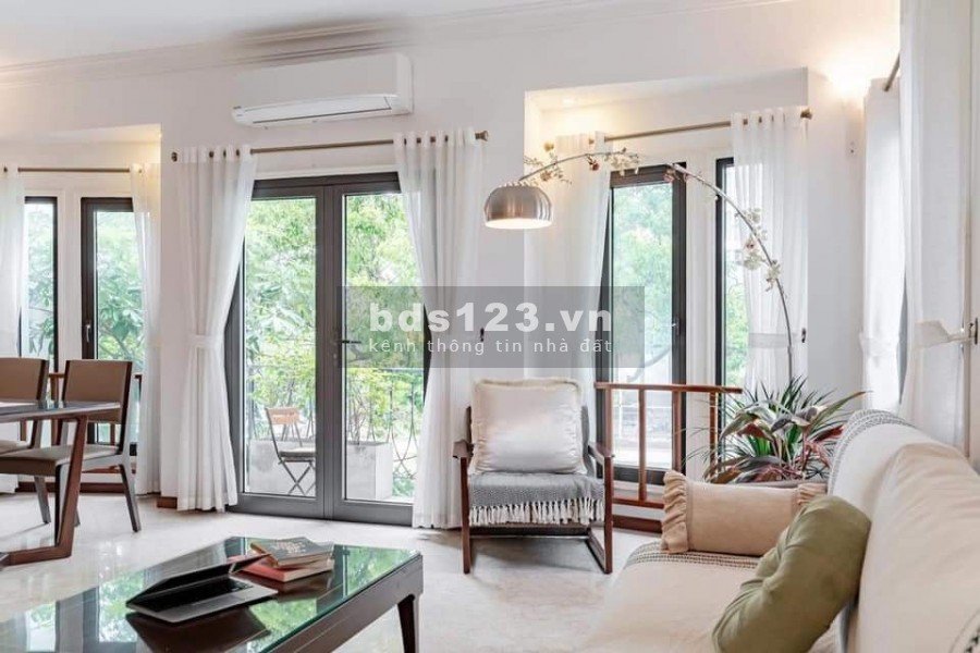 Bán tòa nhà căn hộ 10 tầng DT 180m2 phố Đặng Thai Mai giá 81 tỷ. LH 0912442669