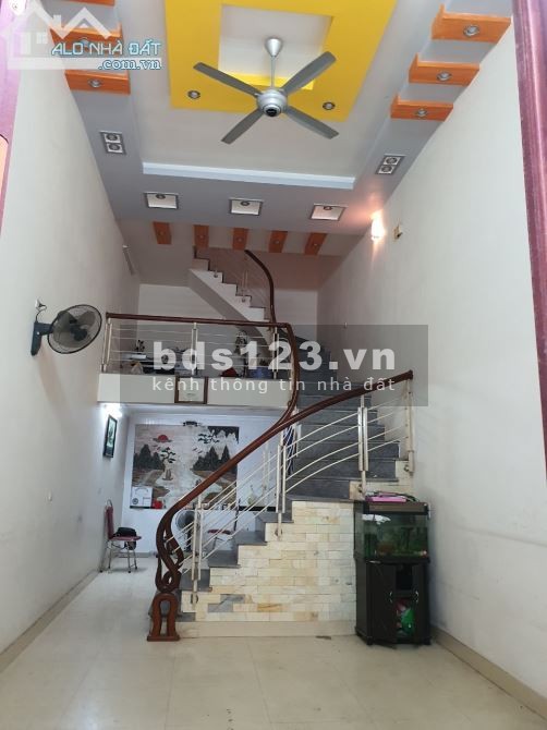 Bán nhà phố cổ 3 tầng phố trung tâm đường rộng 7m, xe ra vào thoải mái