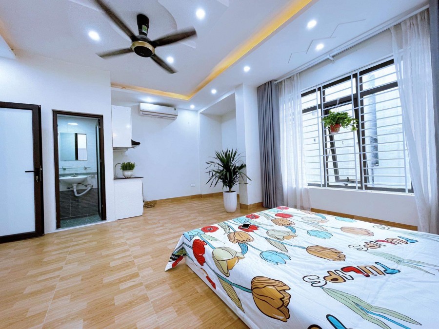 BÁN GẤP căn hộ, Trần Cung, 56m2 x 4T, MT 4.1m, kinh doanh, 5.65 tỷ, Từ Liêm.