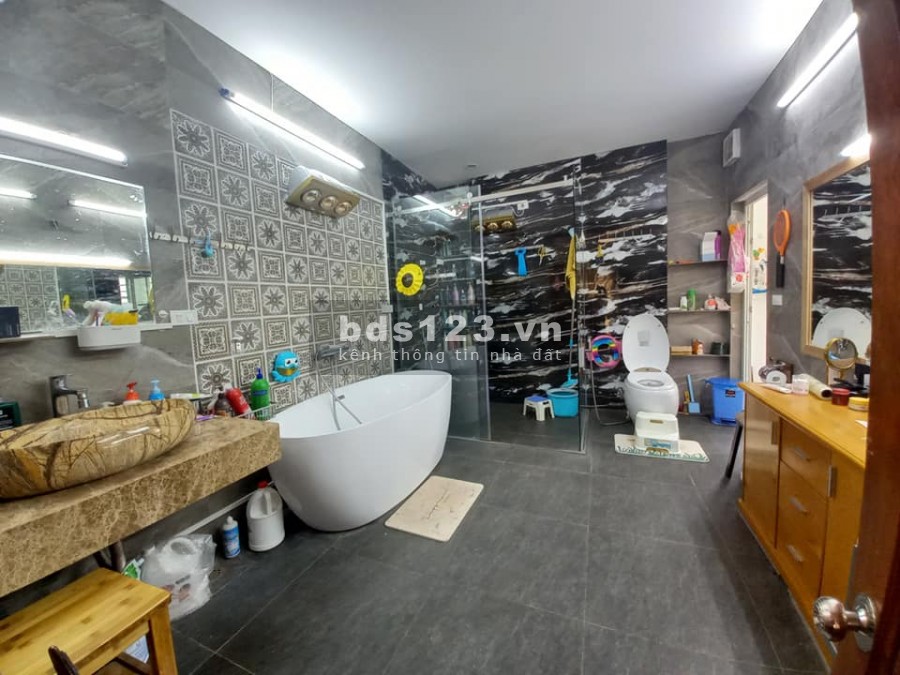 Bán gấp nhà Trung Kính, lô góc ô tô diện tích sử dụng 245m3, 5 tầng đúc, giá 5.2 tỷ