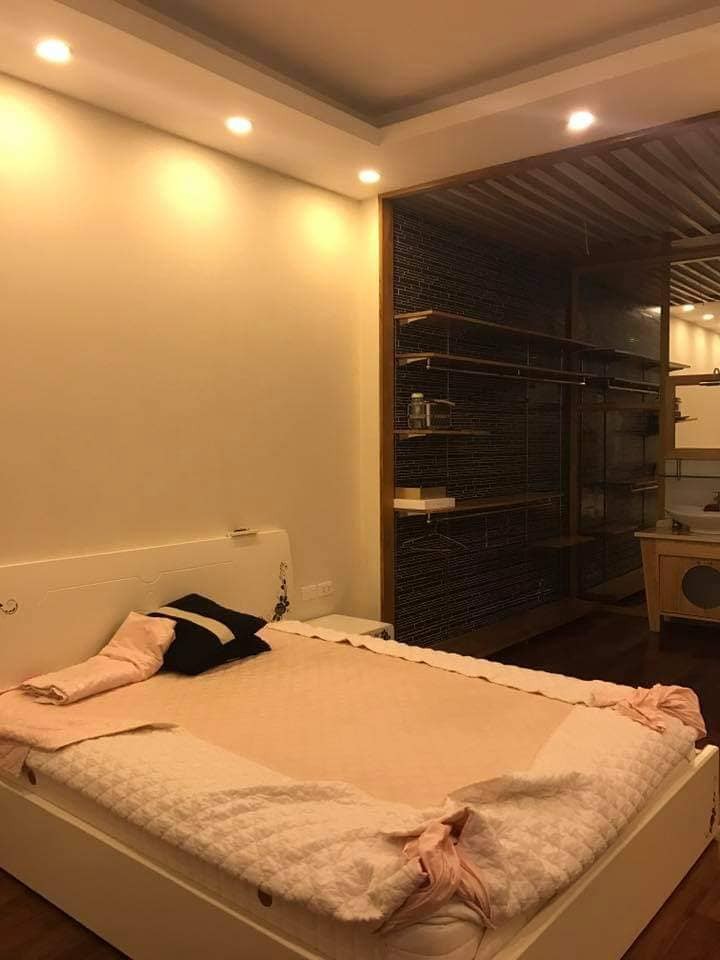 Bán gấp nhà phố Nguyễn Ngọc Nại, dt 50m2, ngõ ô tô 5 tầng đúc, giá bán 6.9 tỷ
