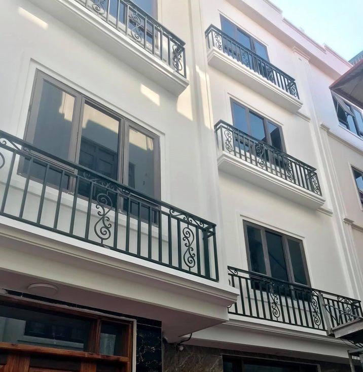 Nóng bỏng tay,nhà ở mát ngay sang trọng, hiện đại dt 40m2, 5 tầng, giá 2.5 tỷ