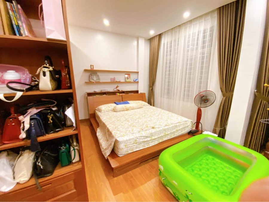 Bán CCMN Kim Giang, 179m2, 6 tầng, 23 phòng, DT 90tr/tháng, Ô tô, nhỉnh 14 tỷ. LH 0988797408