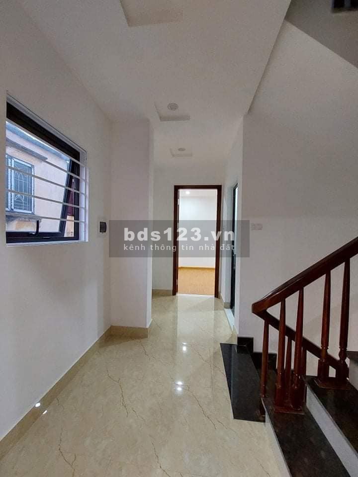 Nhà đẹp ở ngay Ngọc Lâm, Ngõ thông, ô tô đỗ cửa, 5 tầng x 35 m, Chỉ 3,45 tỷ.