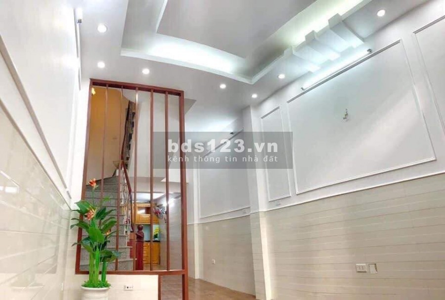 Bán nhà 4 tầng 37m Ngọc Thụy Long Biên ,MT 3.2 giá 3.3 tỷ lô góc 2 mặt thoáng sáng đường bàn cờ