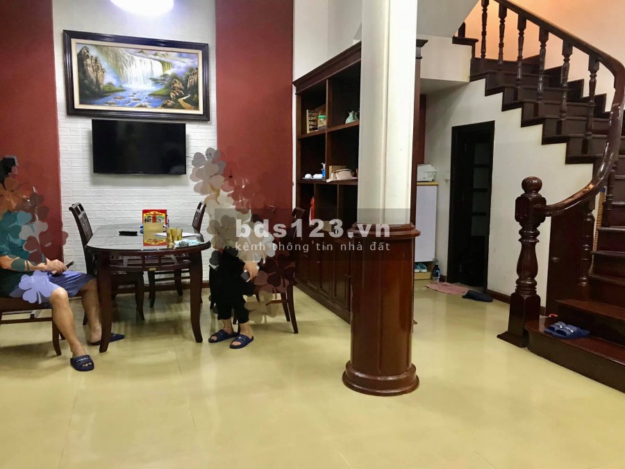 Bán nhà Nguyên Hồng, lô góc, diện tích sử dụng 50m2, giá bán nhanh 15.8 tỷ