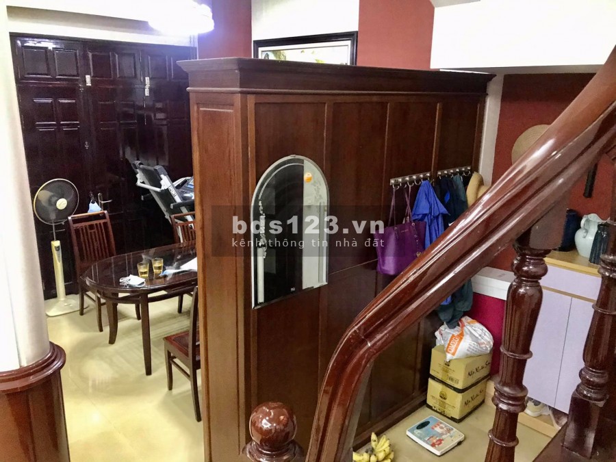 Bán nhà Nguyên Hồng, lô góc, diện tích sử dụng 50m2, giá bán nhanh 15.8 tỷ