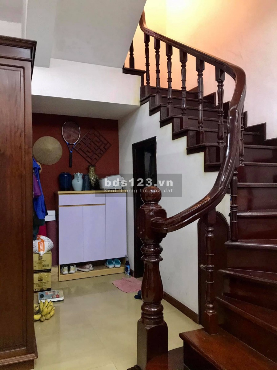 Bán nhà Nguyên Hồng, lô góc, diện tích sử dụng 50m2, giá bán nhanh 15.8 tỷ