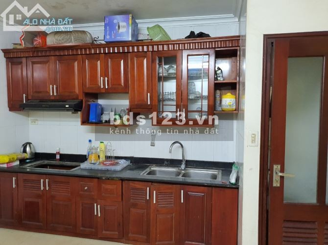 Bán nhà phố cổ 3 tầng phố trung tâm đường rộng 7m, xe ra vào thoải mái