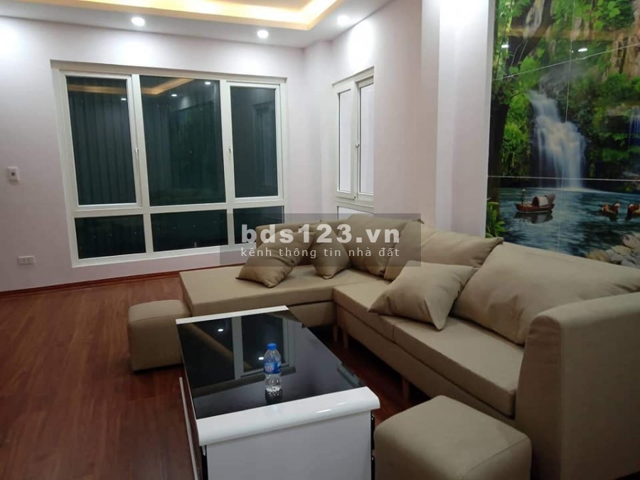 Bán nhà nguyên căn Dương Quảng Hàm, Cầu Giấy, dt 42m2 5 tầng, ô tô ra vào giá 4.3 tỷ, lh 0385605252