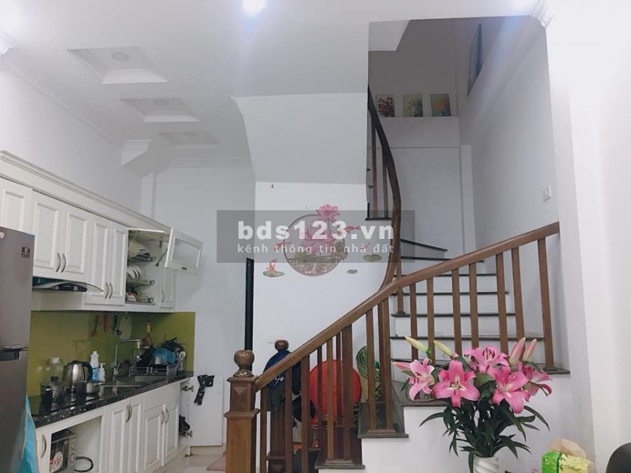 Giá bán 2.6 tỷ nhà 5 tầng diện tích 35m2 mặt tiền 4m tại tổ 13 Thạch Bàn
