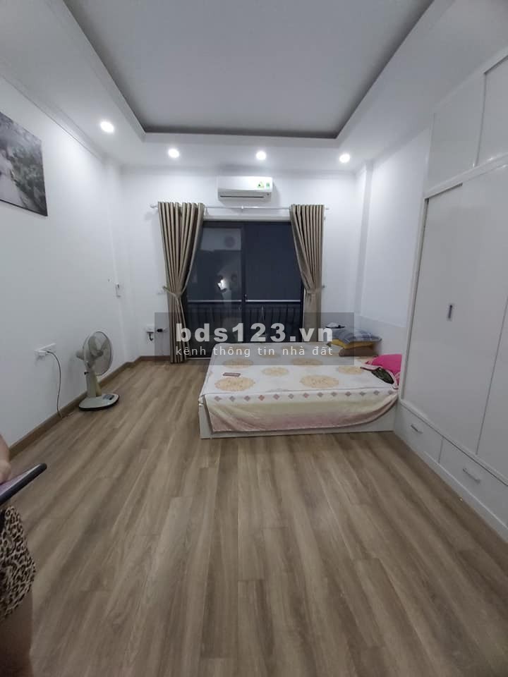 Giá bán 2.6 tỷ nhà 5 tầng diện tích 35m2 mặt tiền 4m tại tổ 13 Thạch Bàn