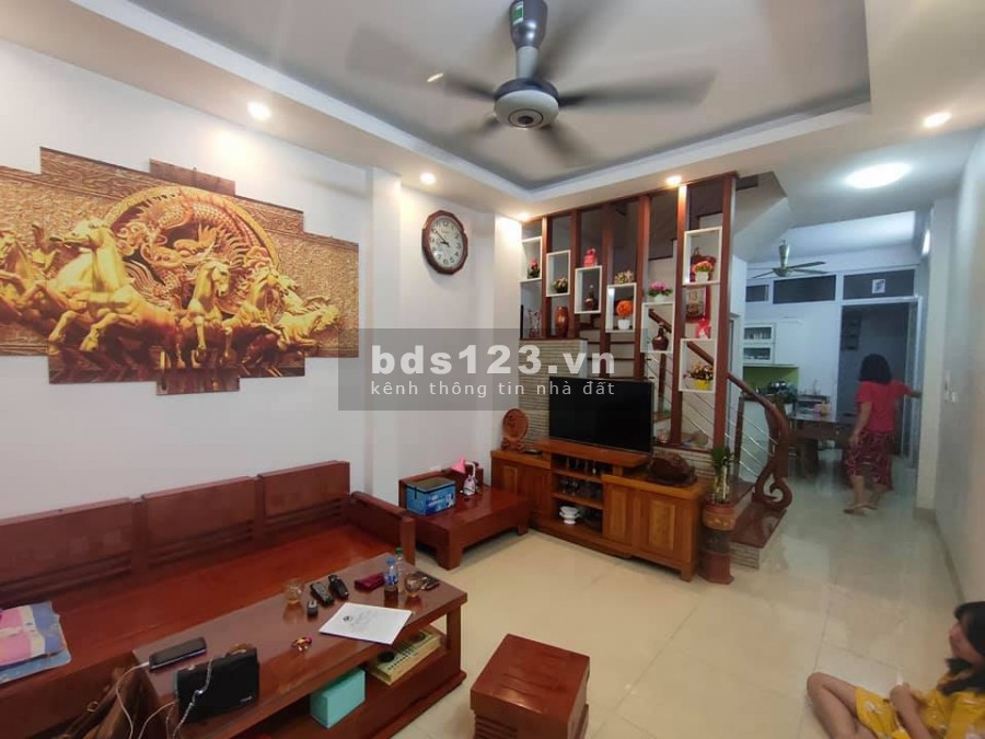 Bán nhà nguyên căn Nguyễn Văn Cừ, 2 mặt thoáng, nhà đẹp, dt 40m2, 4 tầng, giá nhỉnh 4 tỷ