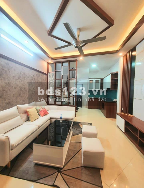 Bán nhà 4 tầng Nguyễn Khang -2 mặt thoáng- ngõ to - ô tô tránh lh 0339302180.