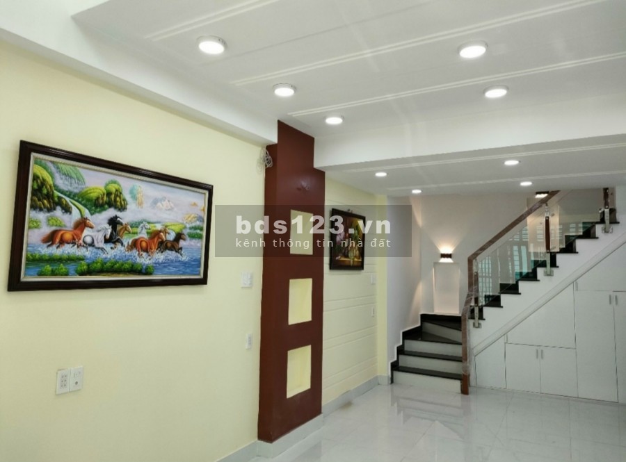 Cần bán gấp nhà hẻm xe hơi, 2 tầng. Đường Cống Lở giá bán 3.5 tỷ