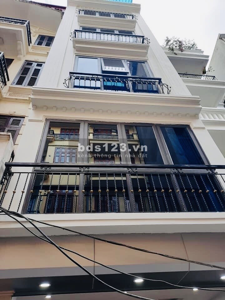 Bán nhà phố Lê Văn Lương, kinh doanh tốt, gara ô tô 7 chỗ dt 60m2, mt 5m, giá hợp lí