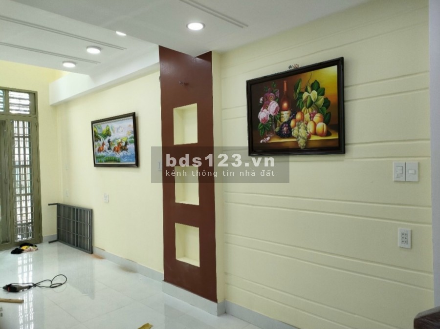 Cần bán gấp nhà hẻm xe hơi, 2 tầng. Đường Cống Lở giá bán 3.5 tỷ