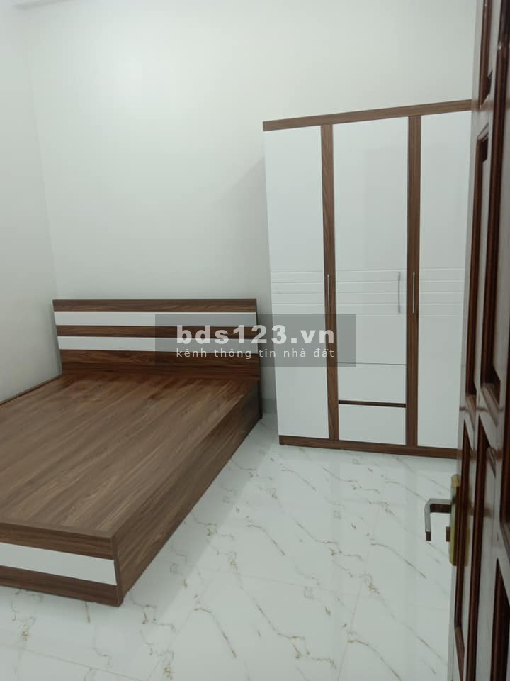 Bán gấp nhà tại vĩnh Tuy, dt 60m2, 5 tầng, 10 phòng khép kín, giá 5.5 tỷ, lhcc 0899823629