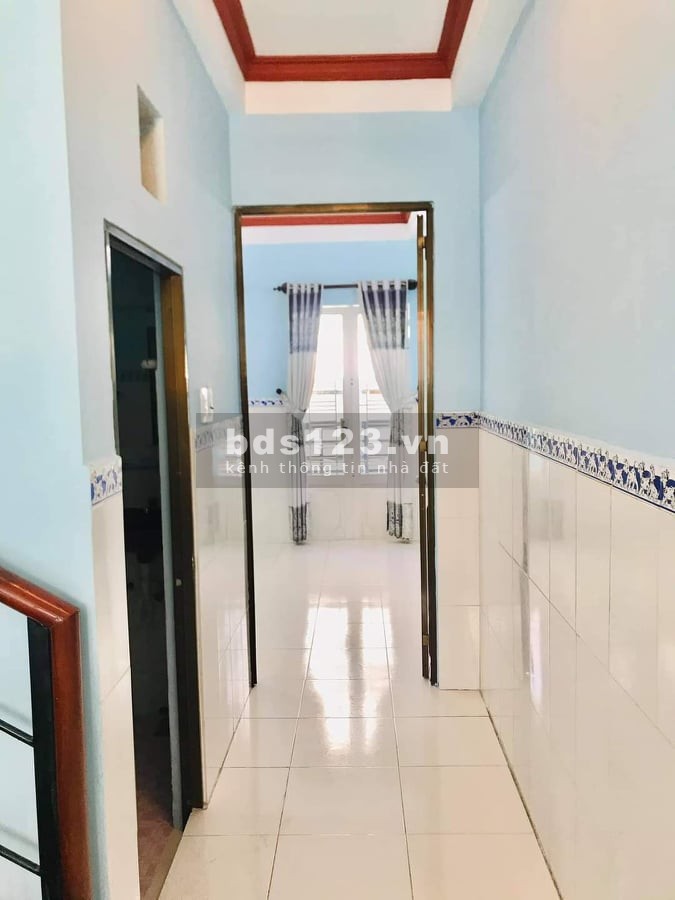 Chủ bán nhà Cách mạng tháng 8, Q10, DT 18m2, 1 trệt, 4 lầu, (3x6)m, chỉ 3.3 tỷ