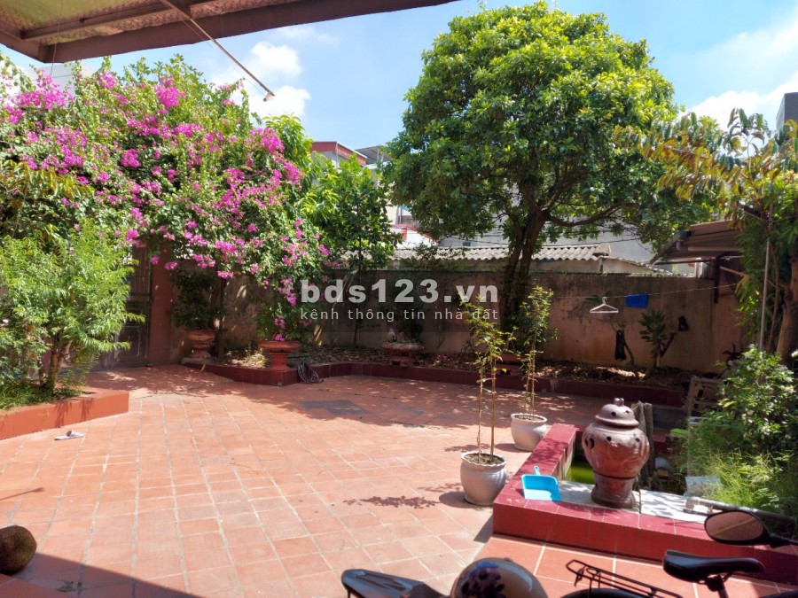 Bán nhà và đất đường Nguyễn Thị Duệ, TP HD, 239.4m2, lô góc, chia lô ra bán cực ok