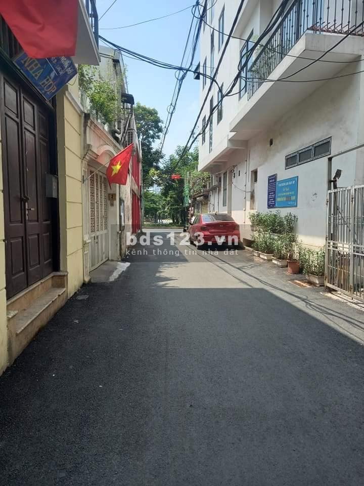 Chủ cần tiền bán nhà Hoàng Quốc Việt, dt 48m2, 3 tầng đúc, giá quá hời, sổ đỏ chính chủ