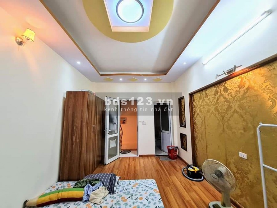 Bán nhà nguyên căn dt 30m2, 4 tầng đúc, giá 2.5 tỷ, Nam Dư, Hà Nội, nhà bao hiềm, giá tốt