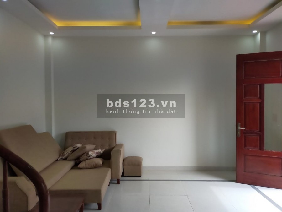 Nhỉnh 2 tỷ, diện tích sử dụng 33m2 5 tầng nhà mới tinh, Thạch Bàn Long Biên