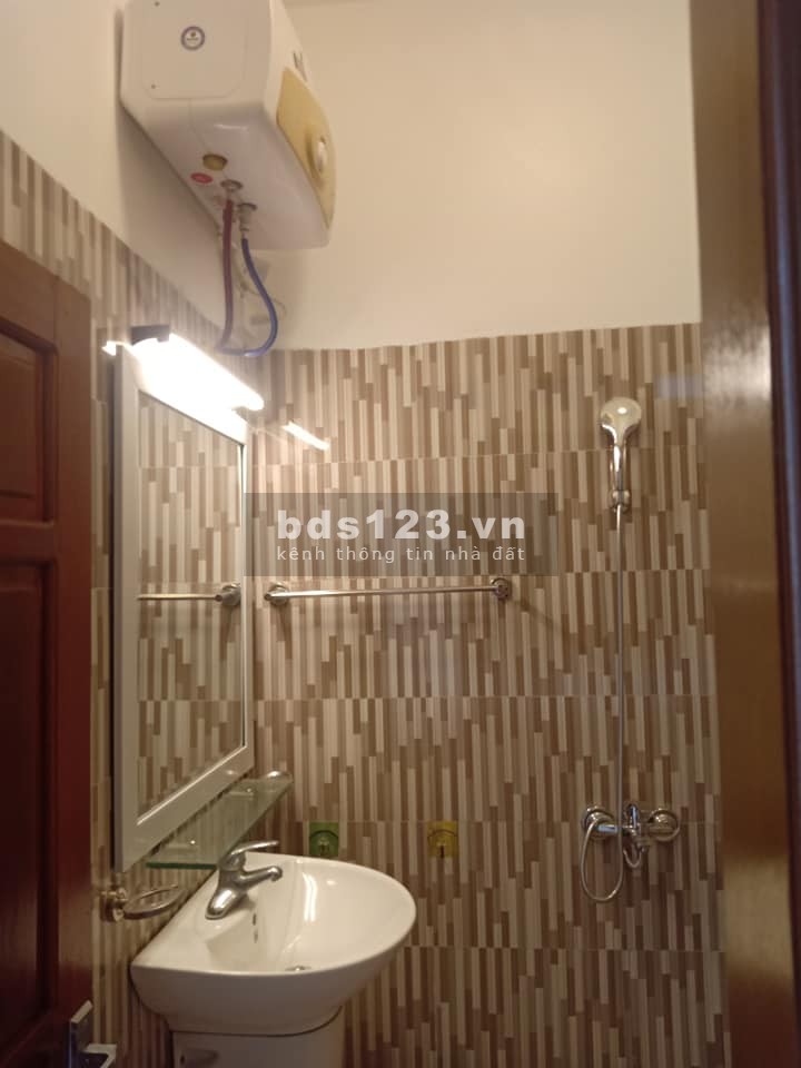 Bán gấp nhà tại vĩnh Tuy, dt 60m2, 5 tầng, 10 phòng khép kín, giá 5.5 tỷ, lhcc 0899823629