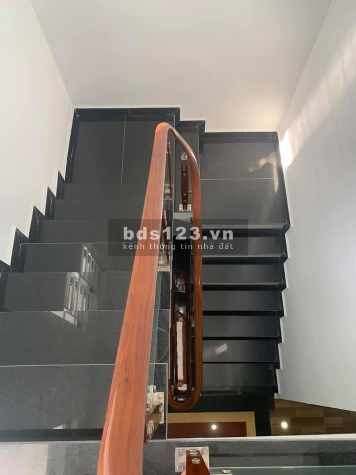 Chỉ với 3,32 tỷ, sở hữu nhà 4 tầng Ngõ Lửa Hồng, Lê Chân Nhà gần như mới, xây hiện đại cực đẹp