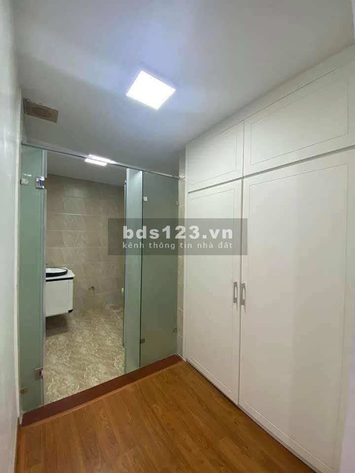 Bán nhà Hoàng Văn Thái diện tích sử dụng 31m2 giá 3.65 tỷ, ô tô đỗ cổng, an sinh tốt
