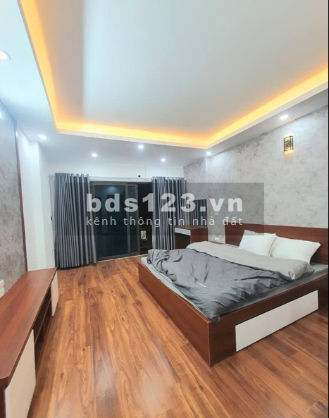 Bán nhà 4 tầng Nguyễn Khang -2 mặt thoáng- ngõ to - ô tô tránh lh 0339302180.