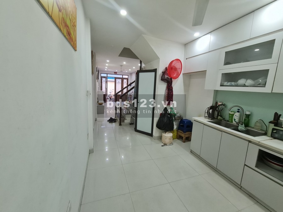 Bán Nhà Lĩnh Nam, 15m ô tô ra vào, sổ đổ chính chủ, dt 36m2, 4 tầng, mt 3m hơn 2 tỷ