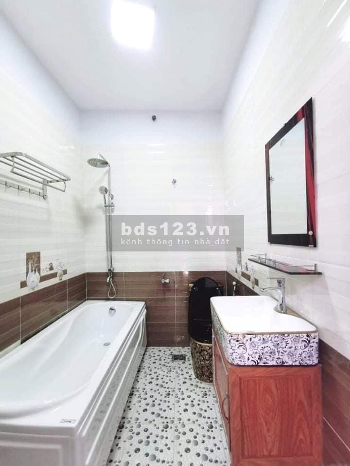Hẻm xe hơi đổ cổng sất mặt tiền đường giá tốt nhất Phú Nhuận, giá chỉ 4.25 tỷ