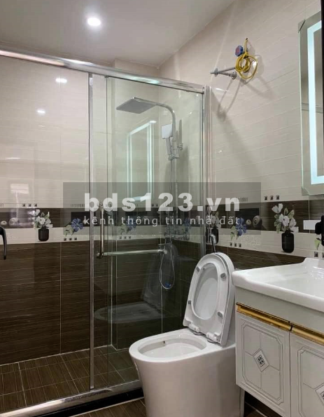 Bán nhà 4 tầng Nguyễn Khang -2 mặt thoáng- ngõ to - ô tô tránh lh 0339302180.