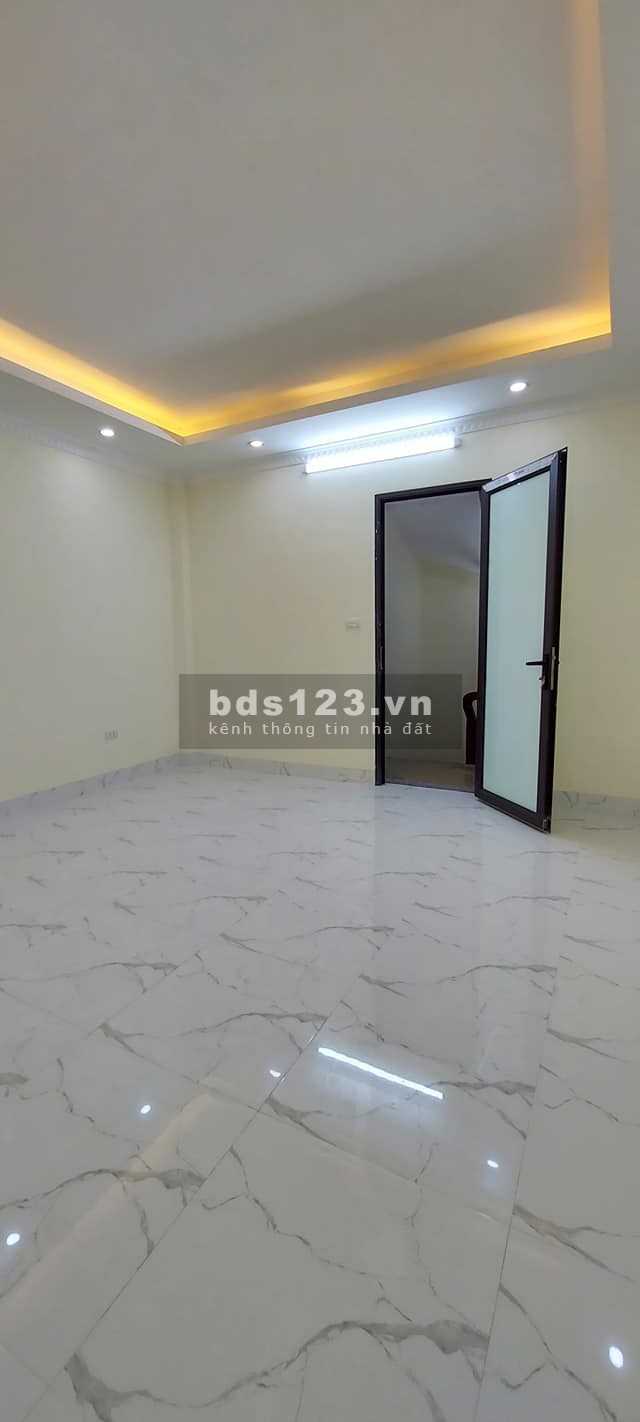 Kim Ngưu sân rộng trước nhà, ôtô đỗ cửa, diện tích 56m2, giá bán nhanh 5.4 tỷ