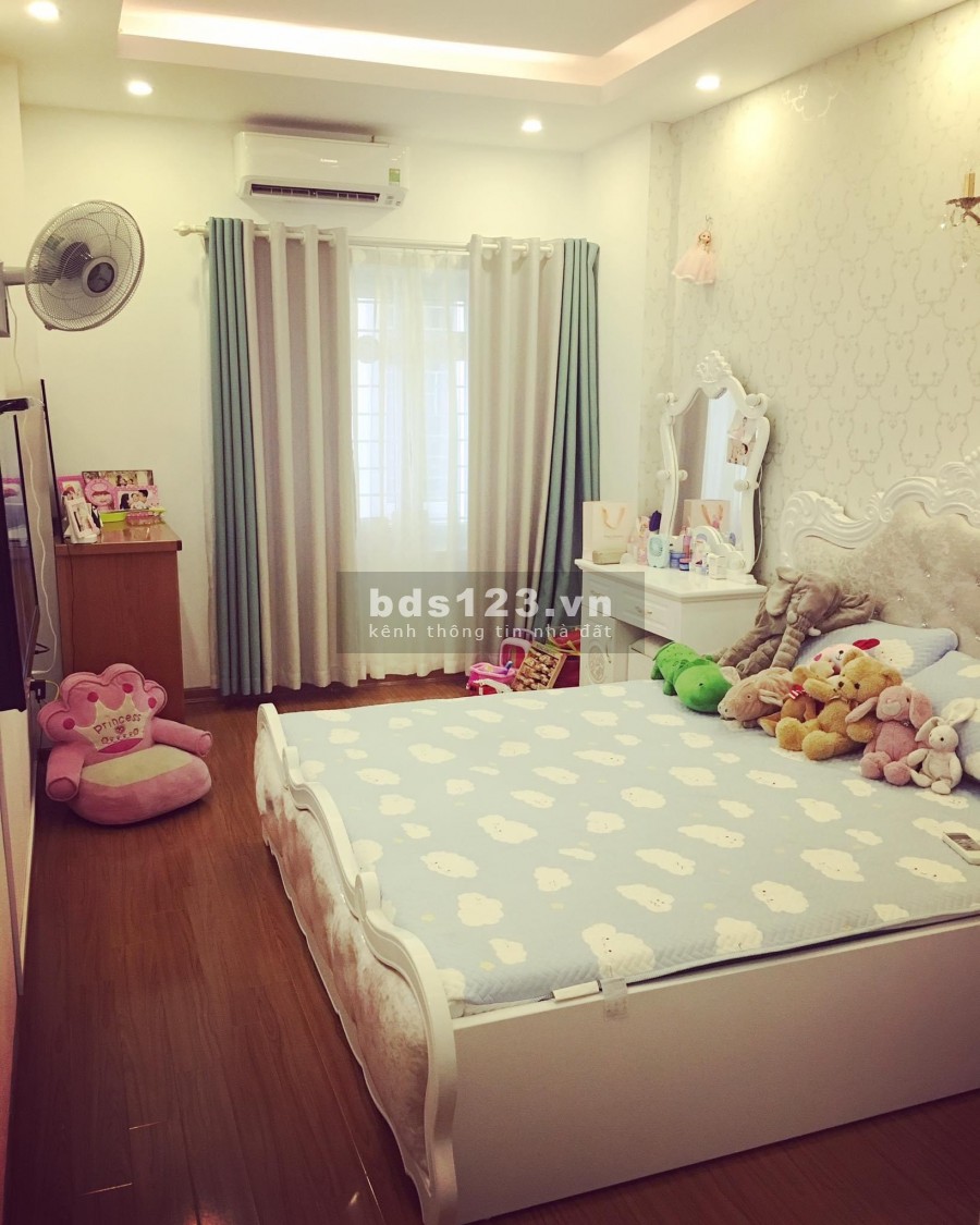 Bán nhà Định Công. Tặng nội thất xịn. 30mx5 tầng giá chỉ 3 tỷ có thương lượng sâu